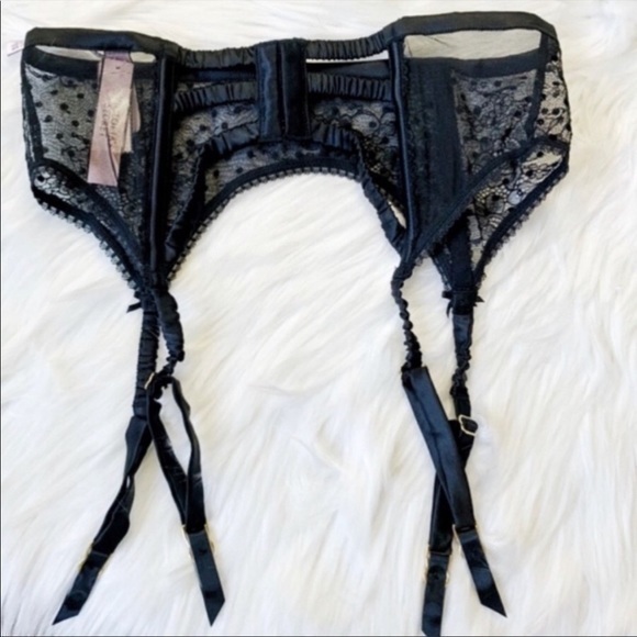 Victoria's Secret Lace Garter Belt - Picture 5 of 16